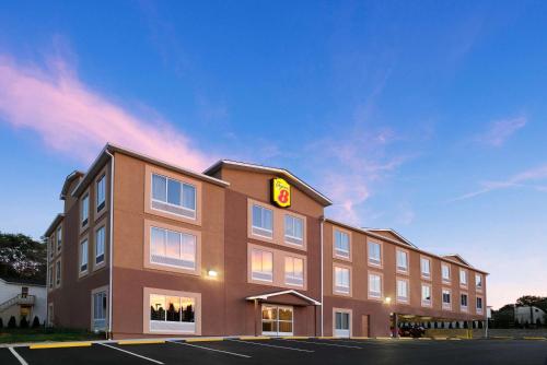 Super 8 by Wyndham Hershey Chocolate Avenue