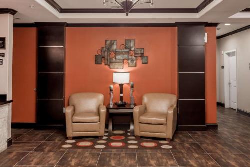 Atria Inn & Suites 5