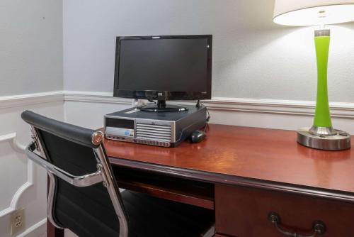 Super 8 by Wyndham Alexander City - image 3