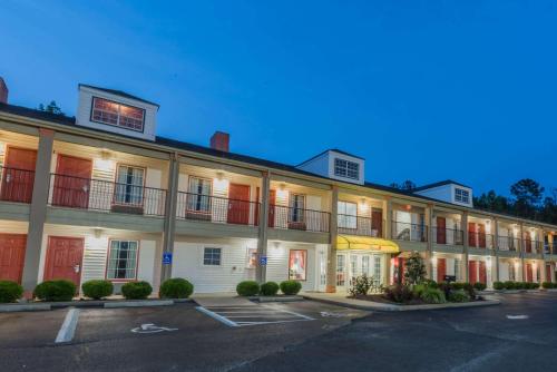Super 8 by Wyndham Alexander City in Alexander City, USA