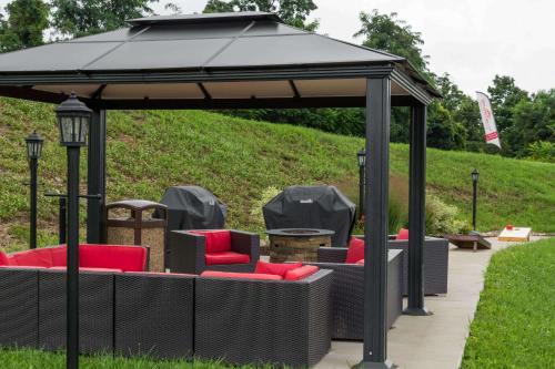 Hawthorn Suites by Wyndham Wheeling at The Highlands - main image