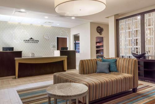 Hawthorn Suites by Wyndham Wheeling at The Highlands