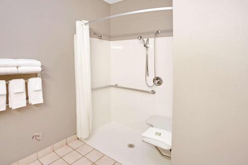 Queen Room with Two Queen Beds - Mobility Access/Non-Smoking