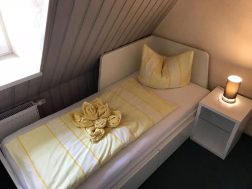 1 queen bed, 1 twin bed