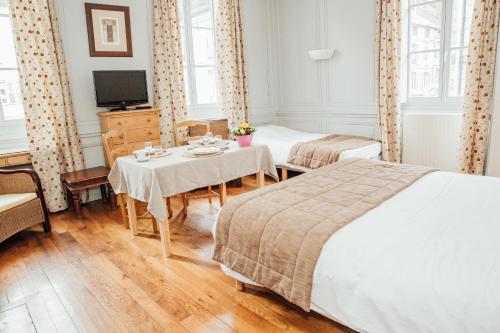 Appart Hotel Charles Sander Hotel Charles Sander is a popular choice amongst travelers in Salins Les Bains, whether exploring or just passing through. The property features a wide range of facilities to make your stay a pleasant