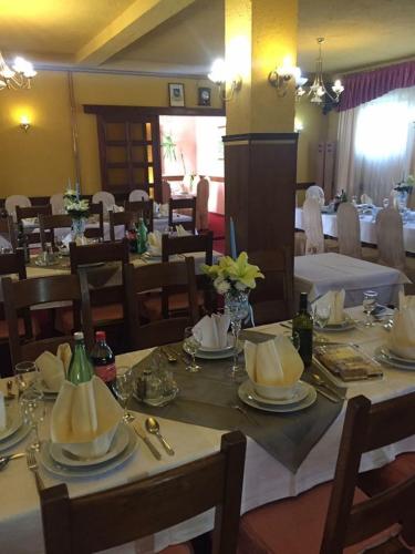 Restaurant, Bed and Breakfast Albatros in Perušić