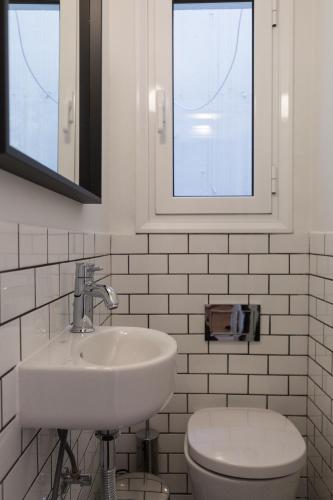 Chic Flat in the Heart of Athens by UPSTREET - image 2