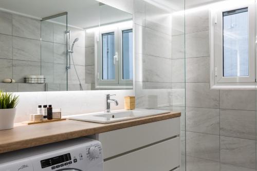 Chic Flat in the Heart of Athens by UPSTREET - image 7