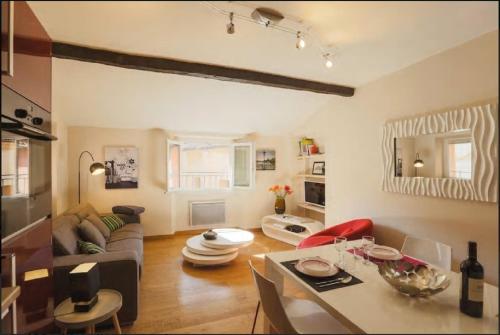 Nice Renting - COLONNA - Best place in Nice Old Town, Nice (photo 3)