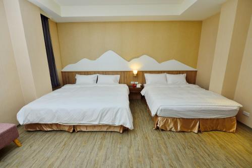 2 queen beds