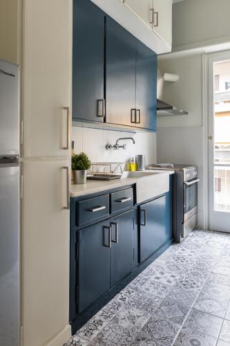 Acropolis Core Bright & Modern Apartment by UPSTREET - image 11