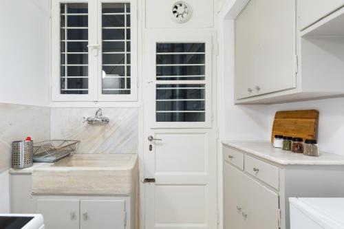Acropolis Heart 1BD Apartment in Plaka by UPSTREET - image 2