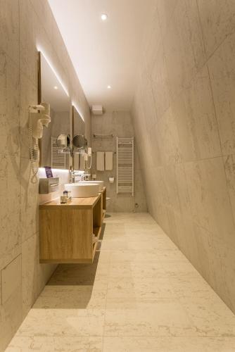 Admiral Hotel - image 7