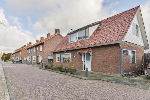  Spacious Family Home Halfweg in 1165 GJ Halfweg