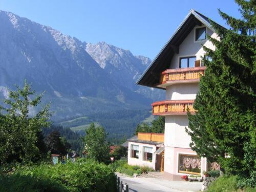 Hotel Pension Sonnenuhr