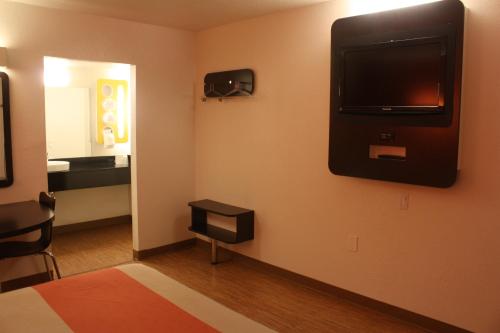 Motel 6-Youngstown, OH