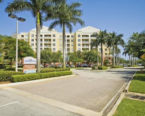 Vacation Village at Weston Set in a prime location of Fort Lauderdale (FL), Vacation Village at Weston puts everything the city has to offer just outside your doorstep. The hotel offers a high standard of service and amenities 