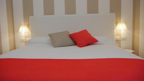 Economy Double Room image 5