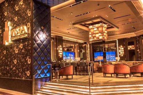 Caesars Palace Hotel & Casino - image 7
