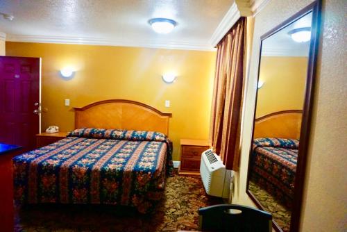 Satellite Motel, Los Angeles - LAX in South Los Angeles, USA
