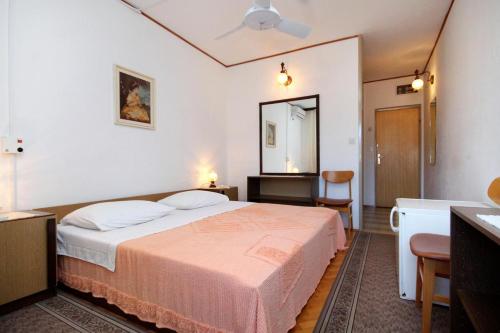 Triple Room Vrboska 540e