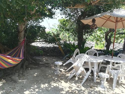 Garden, Taketomijima Guesthouse and je Taime in Taketomi