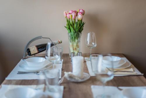 Jewellery box on the riverside - image 14