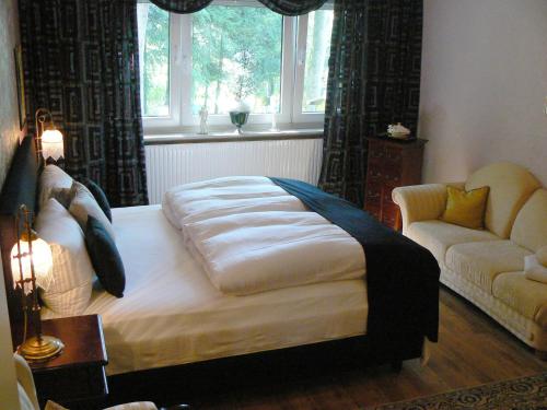 2 bedrooms, 3 beds