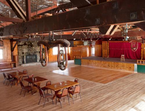 Pub/Lounge, Eastover Estate and Eco Village in Kelet-Lenox