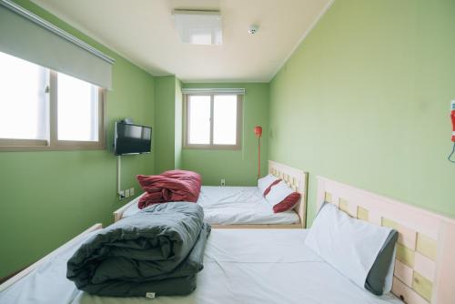 Daegu Midtown Hostel Room Type - Standard Triple Room