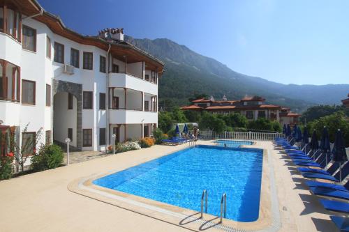  Okaliptus Apartments in Akyaka