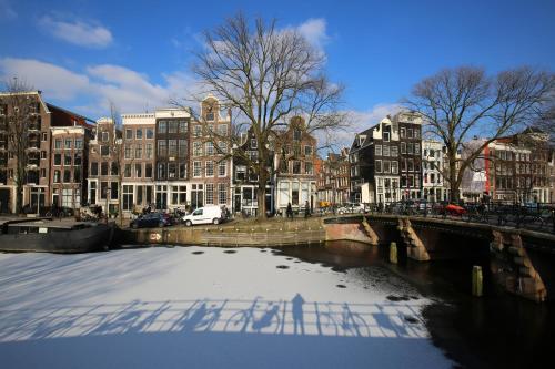 Canal Studio Apartment - image 14