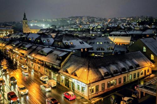 Jewellery box on the riverside - image 3