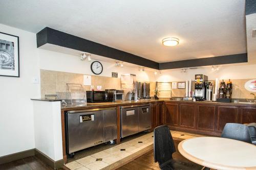 Food and beverages, Orlando Inn International Drive Area in International Drive North - Universal