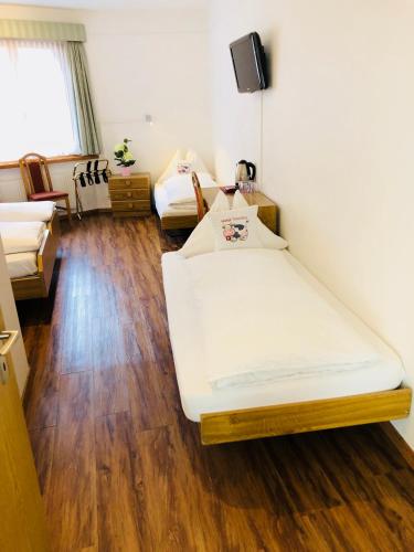 Quadruple Room image 7