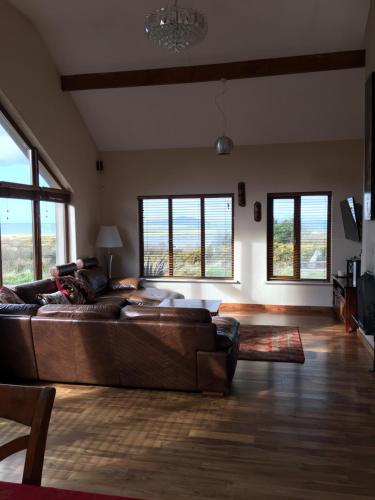 マックルーム House with sea views close to Beach with WiFi and large kitchen and dining 5つ星 シングルルーム スイート