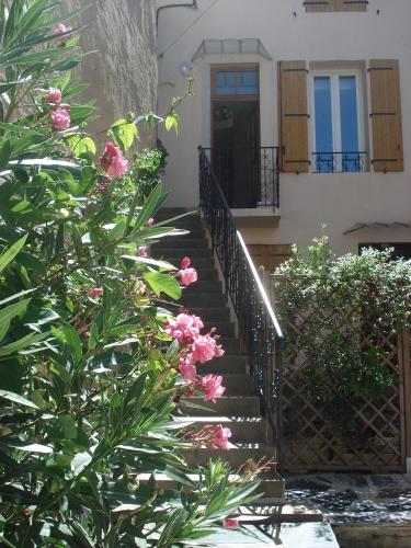 Comfortable Gite (3) in attractive Languedoc village - Location saisonnière - Magalas