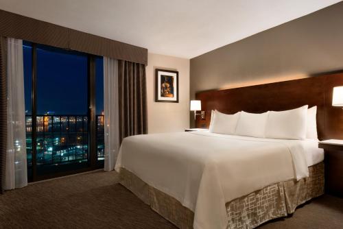 เรดิสัน โฮเต็ล ซินซิเนติ ริเวอร์ฟรอนต์ (Radisson Hotel Cincinnati Riverfront) in โควิงตัน (KY)