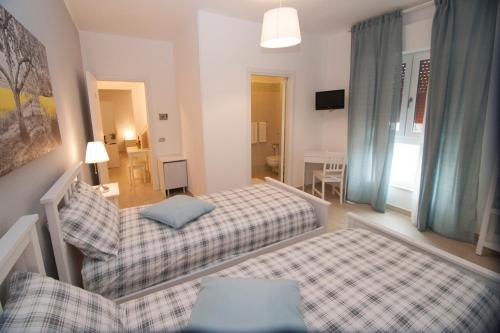 2 twin beds