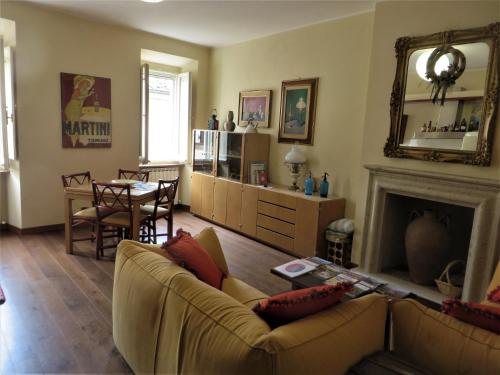  La Casa nel Borgo, Ferienwohnung in Torre Orsina