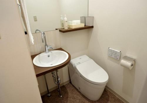 Single Room with Bathroom - Smoking