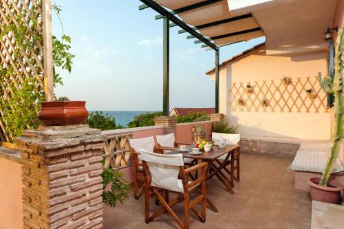  Photographer's Apartments in Alikanas