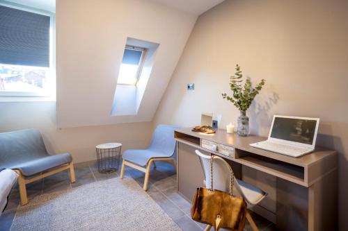Double Room (no kitchen) image 6