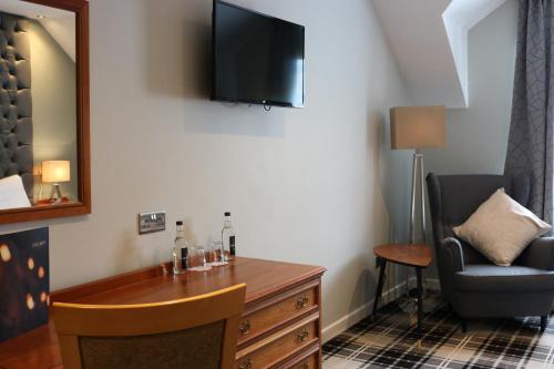 The Heritage Park Hotel Set in a prime location of Pontypridd, Heritage Park Hotel puts everything the city has to offer just outside your doorstep. The property offers a wide range of amenities and perks to ensure you have