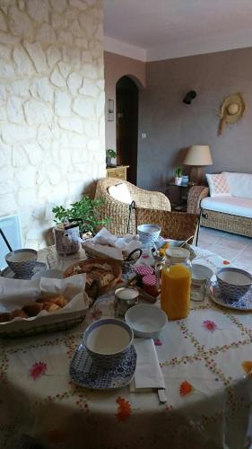 Food and beverages, B&B La Boissiere Et Le Vialat in Oceanfront