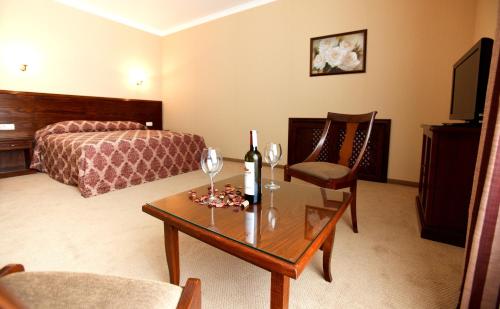 CityClub Hotel - image 8