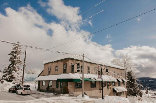 The Flying Steamshovel Inn - Accommodation - Rossland