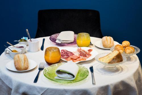 Toit ja joogid, Hotel Hierbaluisa in Alarcon