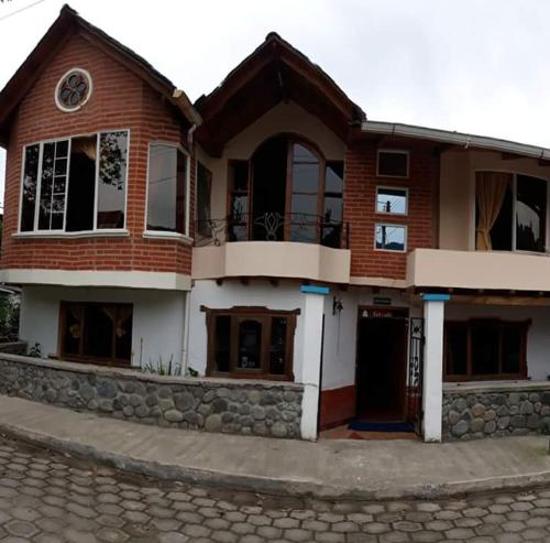 숙소 외관, Casa Cultural Mindo in 민도