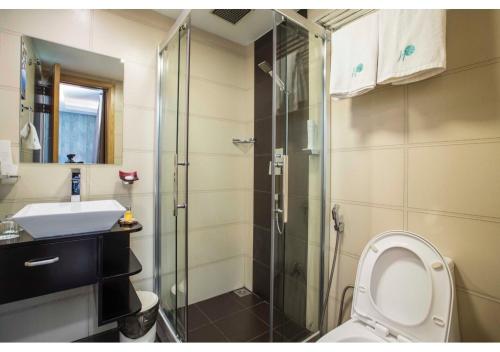 Deluxe Twin Room (Free Return Airport Transfer and 10% off on Food & Beverage) image 7